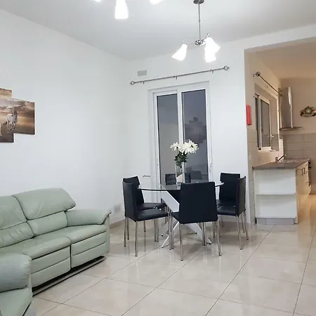 32 Maisonette