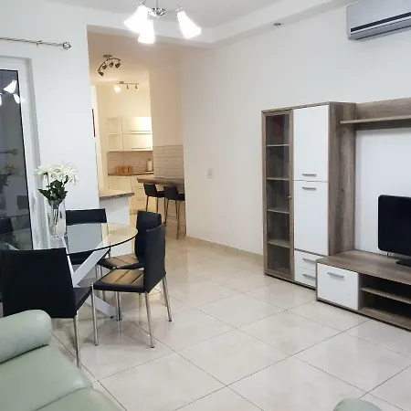 32 Maisonette * マルサスカーラ