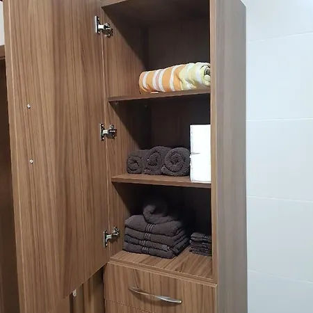32 Maisonette アパート