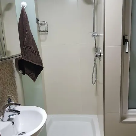 32 Maisonette *