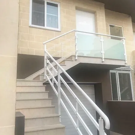 32 Maisonette マルサスカーラ